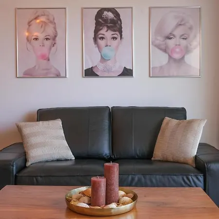 Lucky Star Marina Apartment, With Pool