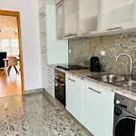 Lucky Star Marina Apartment, With Pool