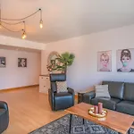 Lucky Star Marina Apartment, With Pool 公寓 *