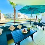 Lucky Star Marina Apartment, With Pool Daire