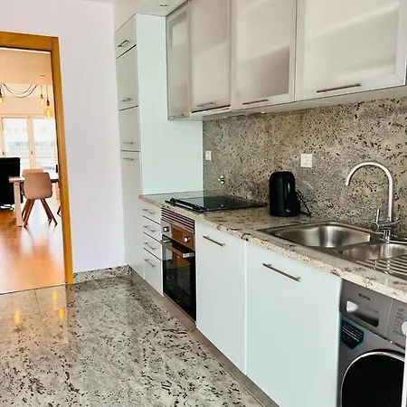 Lucky Star Marina Apartment, With Pool