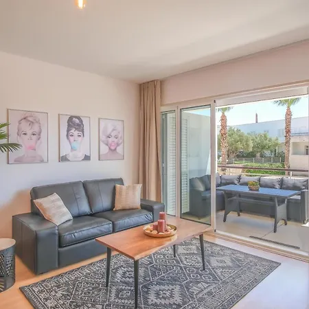 Lucky Star Marina Apartment, With Pool *