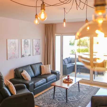 Lucky Star Marina Apartment, With Pool * 拉哥斯