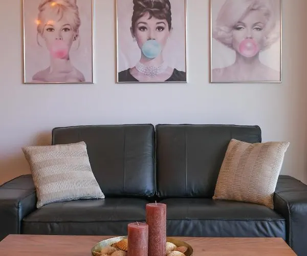 Lucky Star Marina Apartment, With Pool