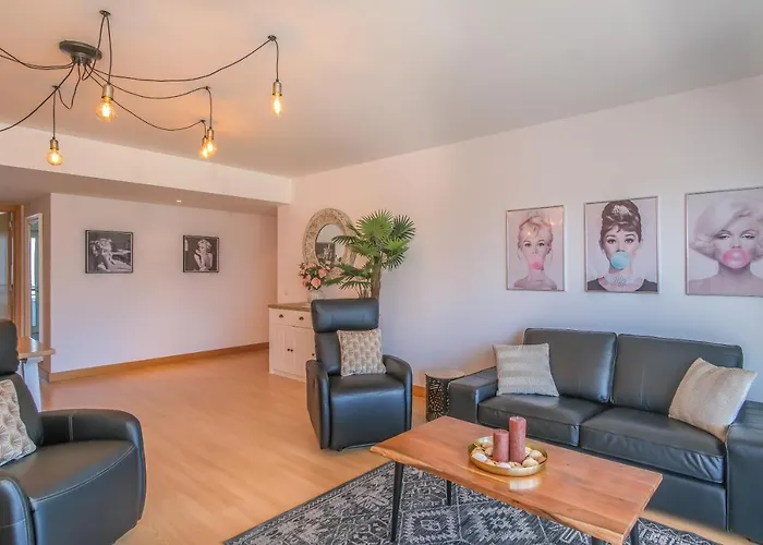 Lucky Star Marina Apartment, With Pool 아파트 *