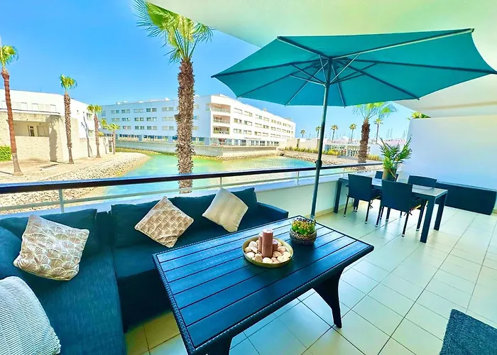 Lucky Star Marina Apartment, With Pool 公寓