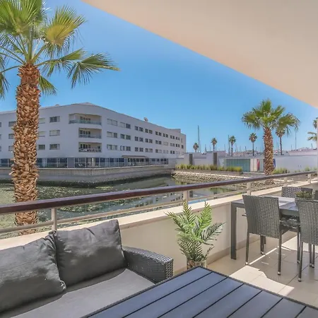 Lucky Star Marina Apartment, With Pool Appartement