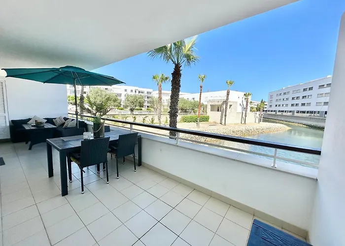 Lucky Star Marina Apartment, With Pool